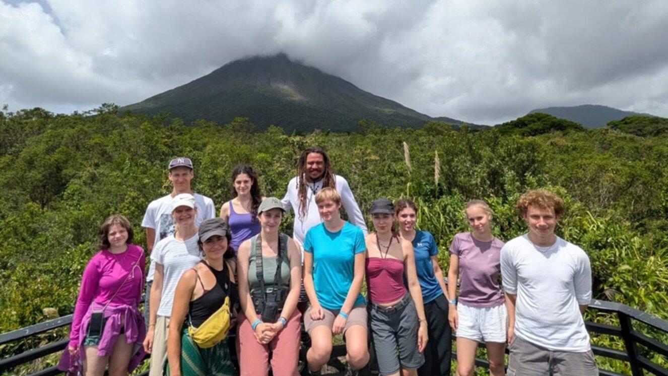 Jugendliche im Gruppenbild in Costa Rica